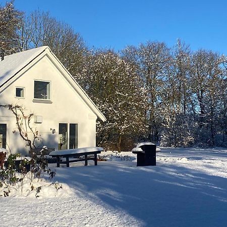 Skont Hus Pa Landet Taet Pa Billund Villa Give Kültér fotó