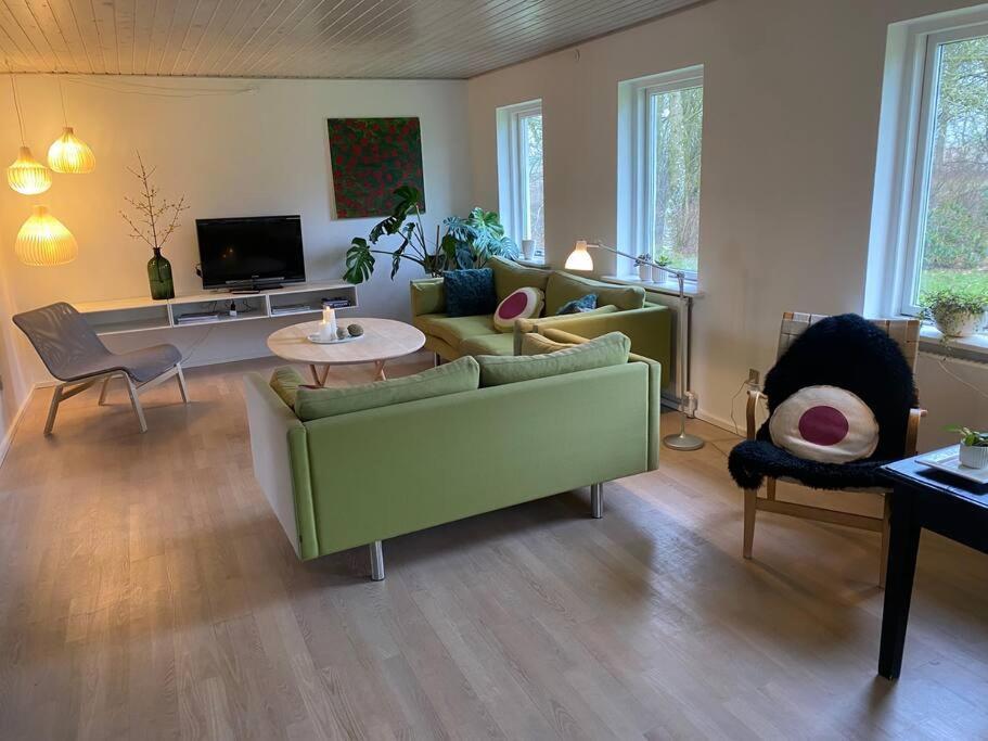 Skont Hus Pa Landet Taet Pa Billund Villa Give Kültér fotó
